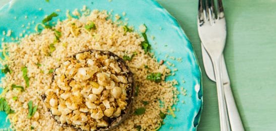 Recept van het Voedingscentrum: Gevulde portabella met kruidige couscous