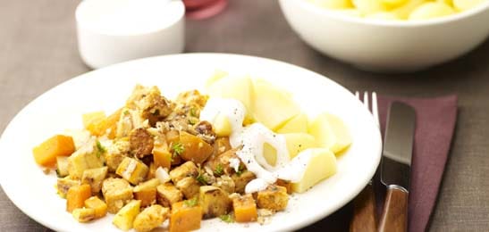 Recept van het Voedingscentrum: Pastinaak en pompoen met soja, walnoten en mieriksaus