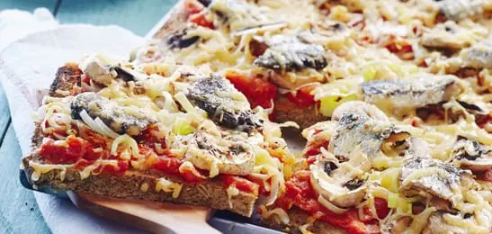 Afbeelding van Uitgelicht Recept: Broodpizza met sardientjes en champignons