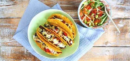 Recept van het Voedingscentrum: Gevulde taco's met salsa
