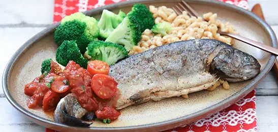 Recept van het Voedingscentrum: Forel met tomatensaus