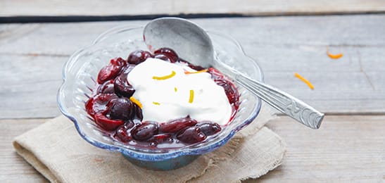 Recept van het Voedingscentrum: Sinaasappel-kersencompote met yoghurt