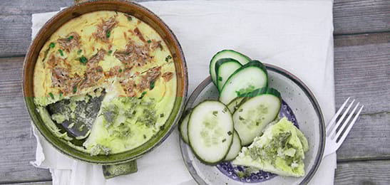 Recept van het Voedingscentrum: Tonijn-aardappeltaart en komkommersalade