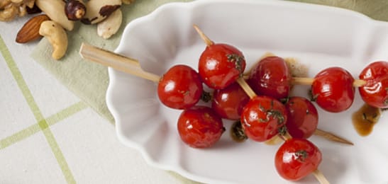 Recept van het Voedingscentrum: Geroosterde tomatenspiesjes met balsamico