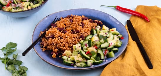 Recept van het Voedingscentrum: Arros moro met komkommer-ananassalade