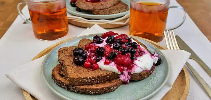 Afbeelding van Uitgelicht Recept: Wentelteefjes met vanille yoghurt en zomers fruit