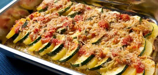 Recept van het Voedingscentrum: Courgette-aardappelschotel