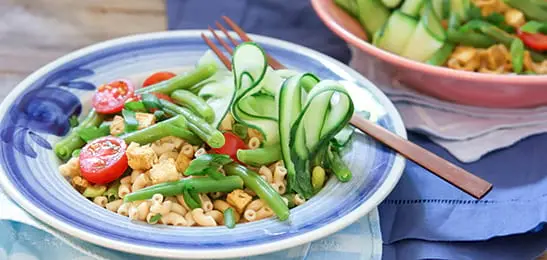 Recept van het Voedingscentrum: Maaltijd-pastasalade met tomaatjes