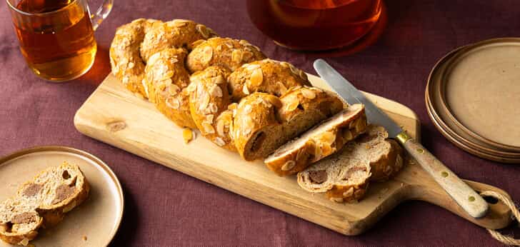 Recept van het Voedingscentrum: Vlechtbrood met amandel en kaneel