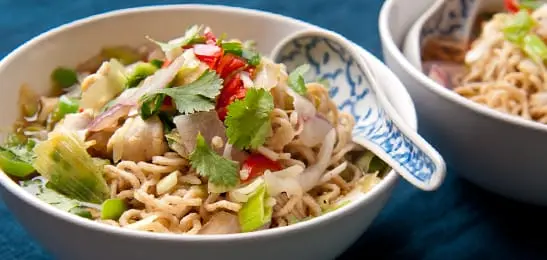 Recept van het Voedingscentrum: Thaise noedelsoep met kip