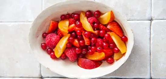 Afbeelding van Uitgelicht Recept: Fruitsalade met aardbeiendressing