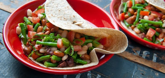 Recept van het Voedingscentrum: Tostada met driebonensalade