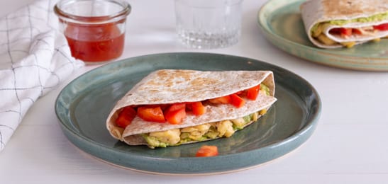 Recept van het Voedingscentrum: TikTok wrap met ei en avocado