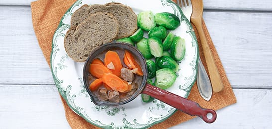 Recept van het Voedingscentrum: Kruidig stoofvlees met spruitjes