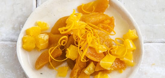 Recept van het Voedingscentrum: Abrikozensalade met oranjebloesemwater