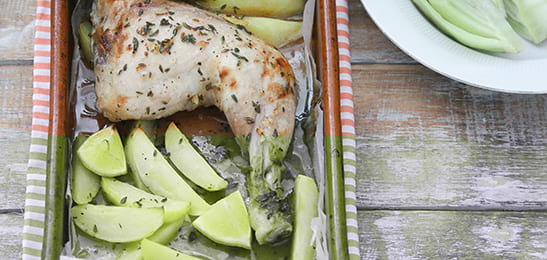 Recept van het Voedingscentrum: Kip met honing-citroenmarinade, aardappelen en venkel