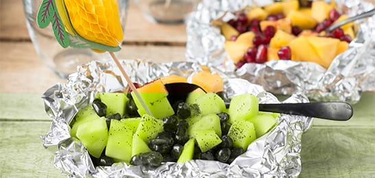 Recept van het Voedingscentrum: Warme fruitsalade met oranjebloesemwater