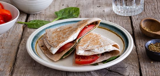 Recept van het Voedingscentrum: Tiktok wrap met spinazie en geitenkaas