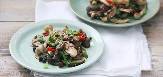 Afbeelding van Uitgelicht Recept: Paddenstoelen met zwarte bonensaus