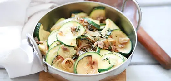 Recept van het Voedingscentrum: Courgette met ansjovis en ui