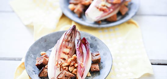 Recept van het Voedingscentrum: Radicchio rosso met walnoten en croutons