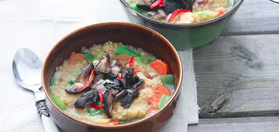 Recept van het Voedingscentrum: Rode linzensoep met shiitake