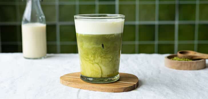 Recept van het Voedingscentrum: Iced matcha latte