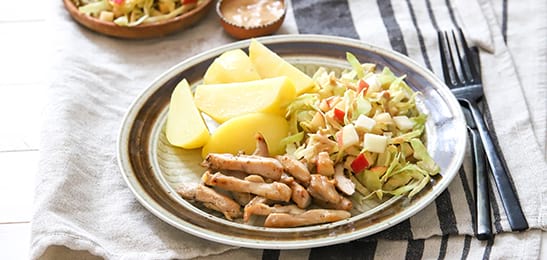 Recept van het Voedingscentrum: Spitskoolsalade met appel en kip