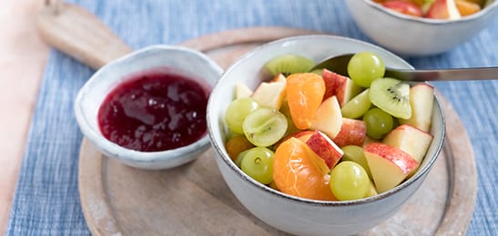 Recept van het Voedingscentrum: Fruitsalade met cranberrydressing