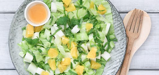 Recept van het Voedingscentrum: Koolrabi-ijsbergsalade met kip en aardappelen