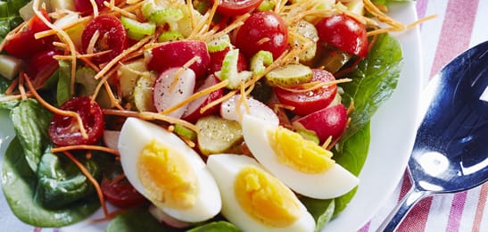 Recept van het Voedingscentrum: Aardappelsalade met groente en ei