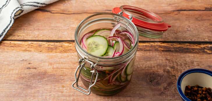 Recept van het Voedingscentrum: Zuurgoed met komkommer en ui