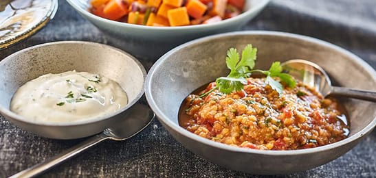 Recept van het Voedingscentrum: Dahl met zoete aardappel en korianderyoghurt