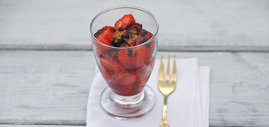 Recept van het Voedingscentrum: Aardbeien met bessenjam