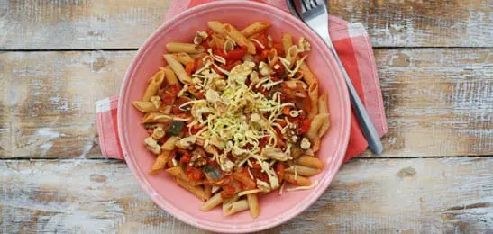 Recept van het Voedingscentrum: Penne met groente en noten