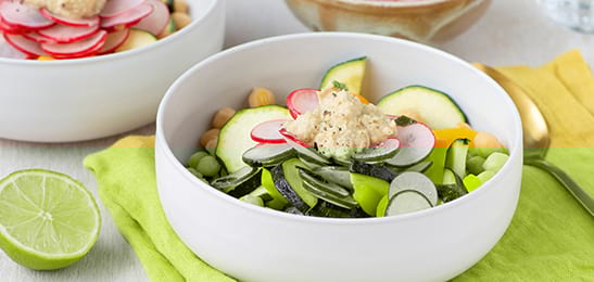 Recept van het Voedingscentrum: Groentebowl met kikkererwten en hummus