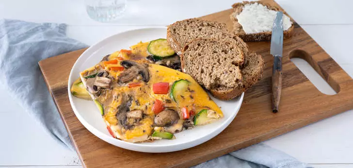 Recept van het Voedingscentrum: Omelet met groenterestjes
