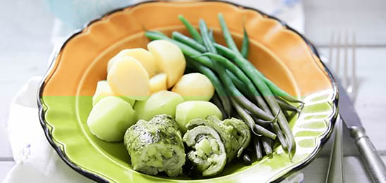 Recept van het Voedingscentrum: Aardappelen met sperziebonen en vleesrolletjes