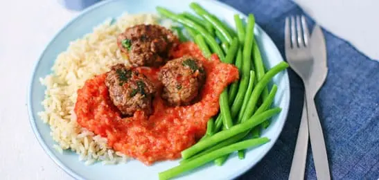 Recept van het Voedingscentrum: Kebab met tomatensaus