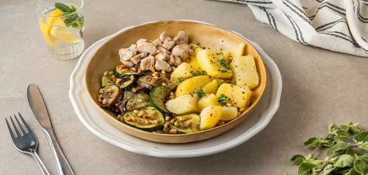 Recept van het Voedingscentrum: Gegrilde groente met aardappelen en kalkoen 
