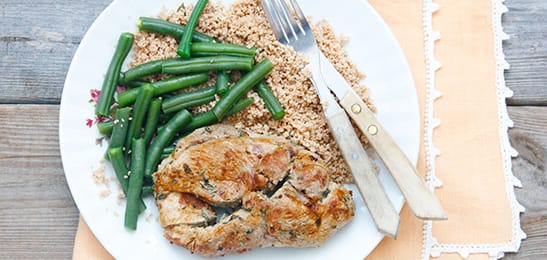 Recept van het Voedingscentrum: Lamsbout met tijm-mosterdmarinade, sperziebonen en rijst