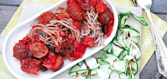 Recept van het Voedingscentrum: Pasta met vegetarische balletjes en tomatensaus