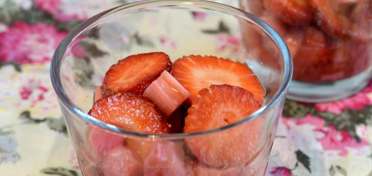 Recept van het Voedingscentrum: Rabarber met aardbeien