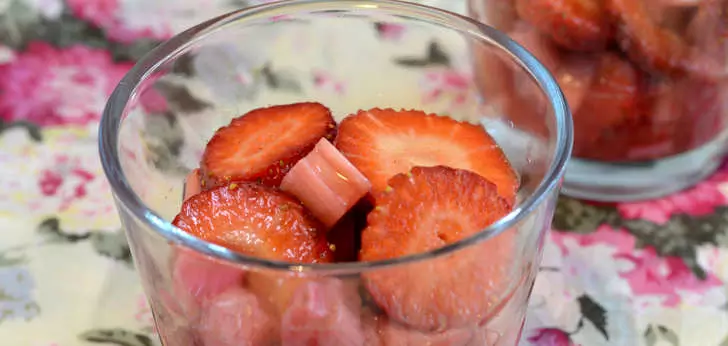 Afbeelding van Uitgelicht Recept: Rabarber met aardbeien