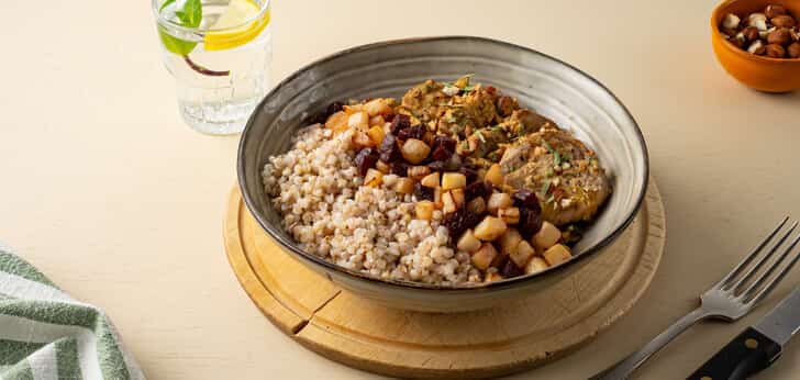 Recept van het Voedingscentrum: Boekweitbowl met varkenshaas, rode biet en koolrabi