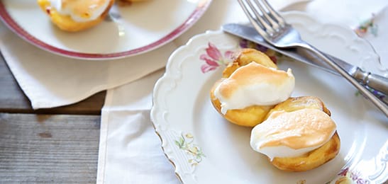 Recept van het Voedingscentrum: Gevulde perzik met meringue