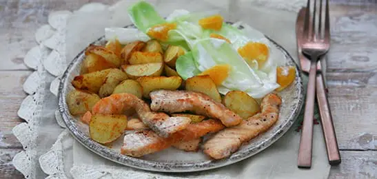 Recept van het Voedingscentrum: Zalmsticks met aardappelpartjes in de oven