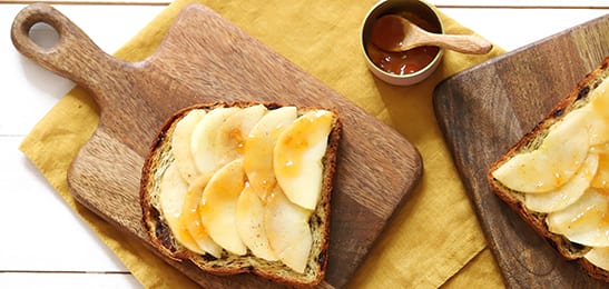 Recept van het Voedingscentrum: Rozijnenbrood met abrikoos en appel