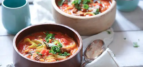 Recept van het Voedingscentrum: Linzensoep met tomaat en paprika