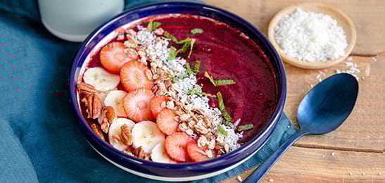 Recept van het Voedingscentrum: Smoothiebowl met aardbeien